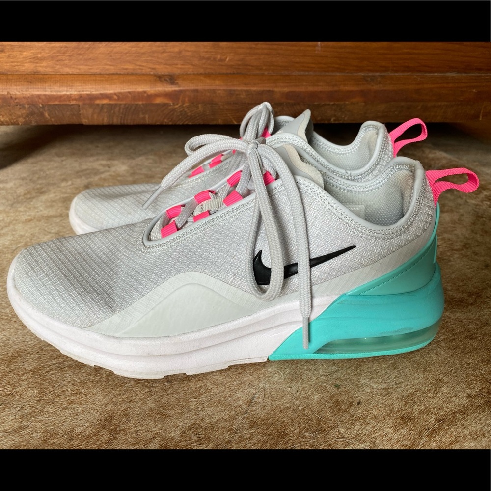 Nike Women’s Air Max Motion 2: Size 8.5 US